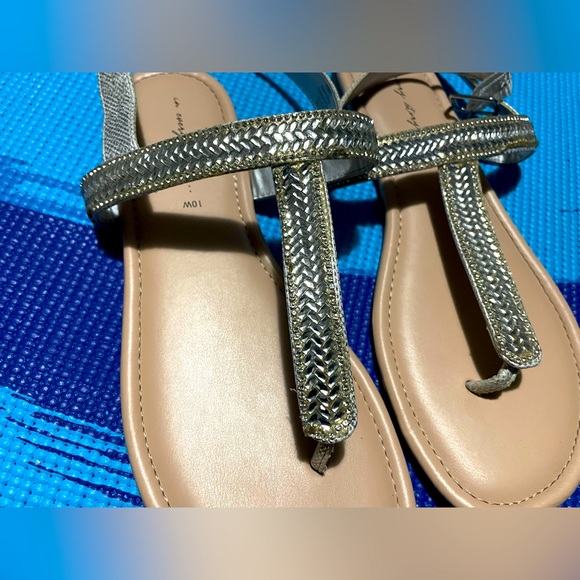 Sandals 🩴 - Picture 2 of 7